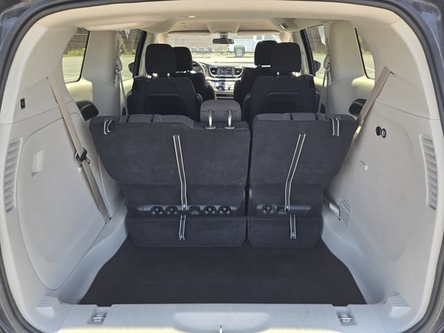 Used 2022 Chrysler Voyager LX FWD image 15