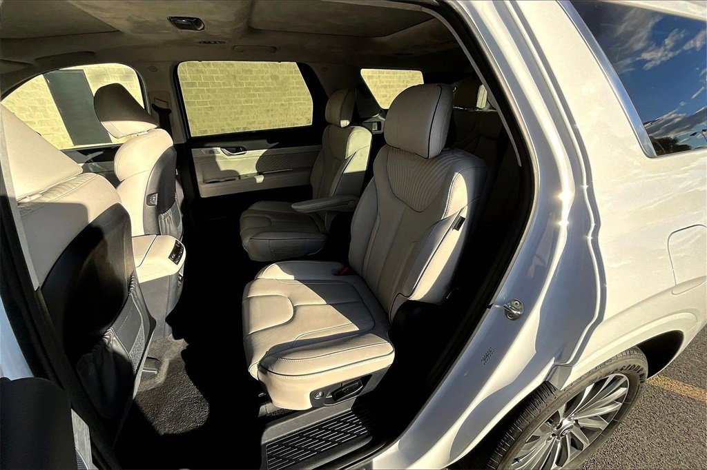 Used 2024 Hyundai Palisade Calligraphy image 25