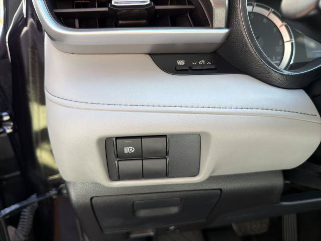 Used 2020 Toyota Highlander L AWD/4WD image 19