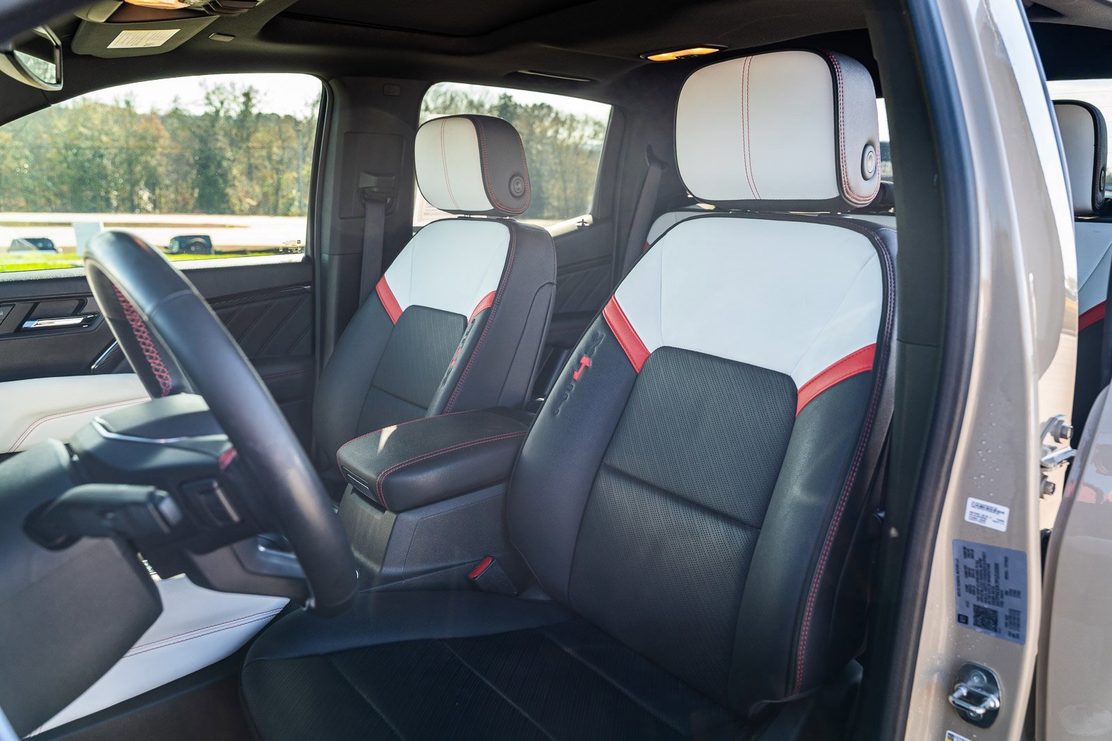 Used 2023 GMC Canyon AT4X image 27
