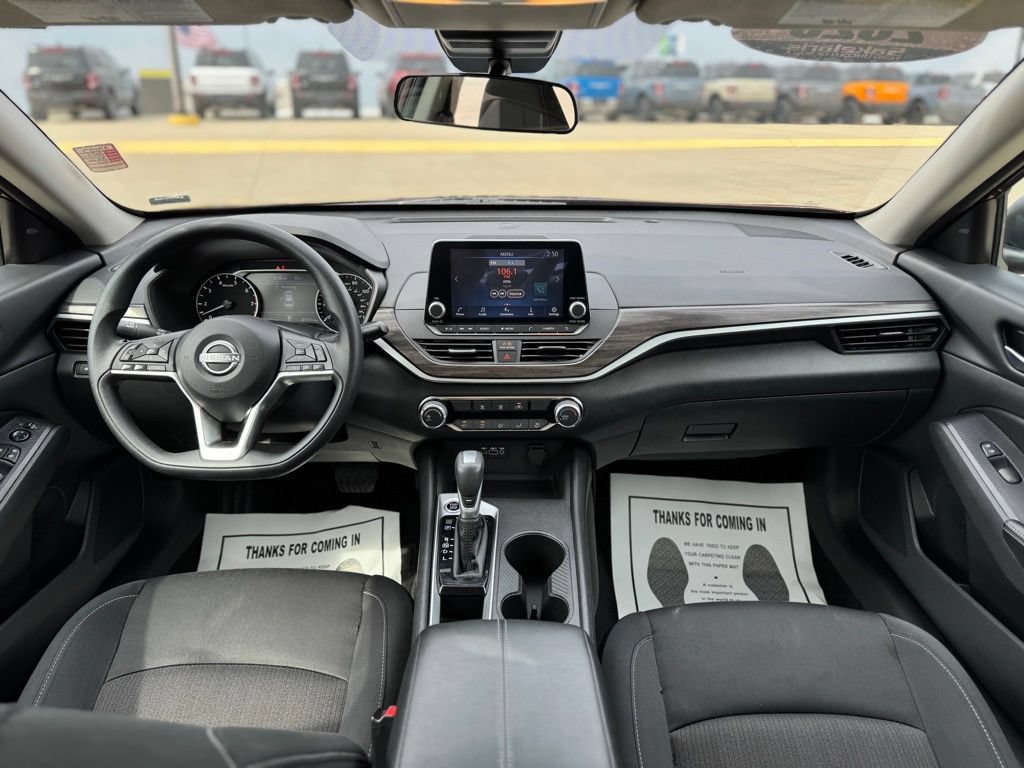 Used 2025 Nissan Altima 2.5 SV FWD image 37