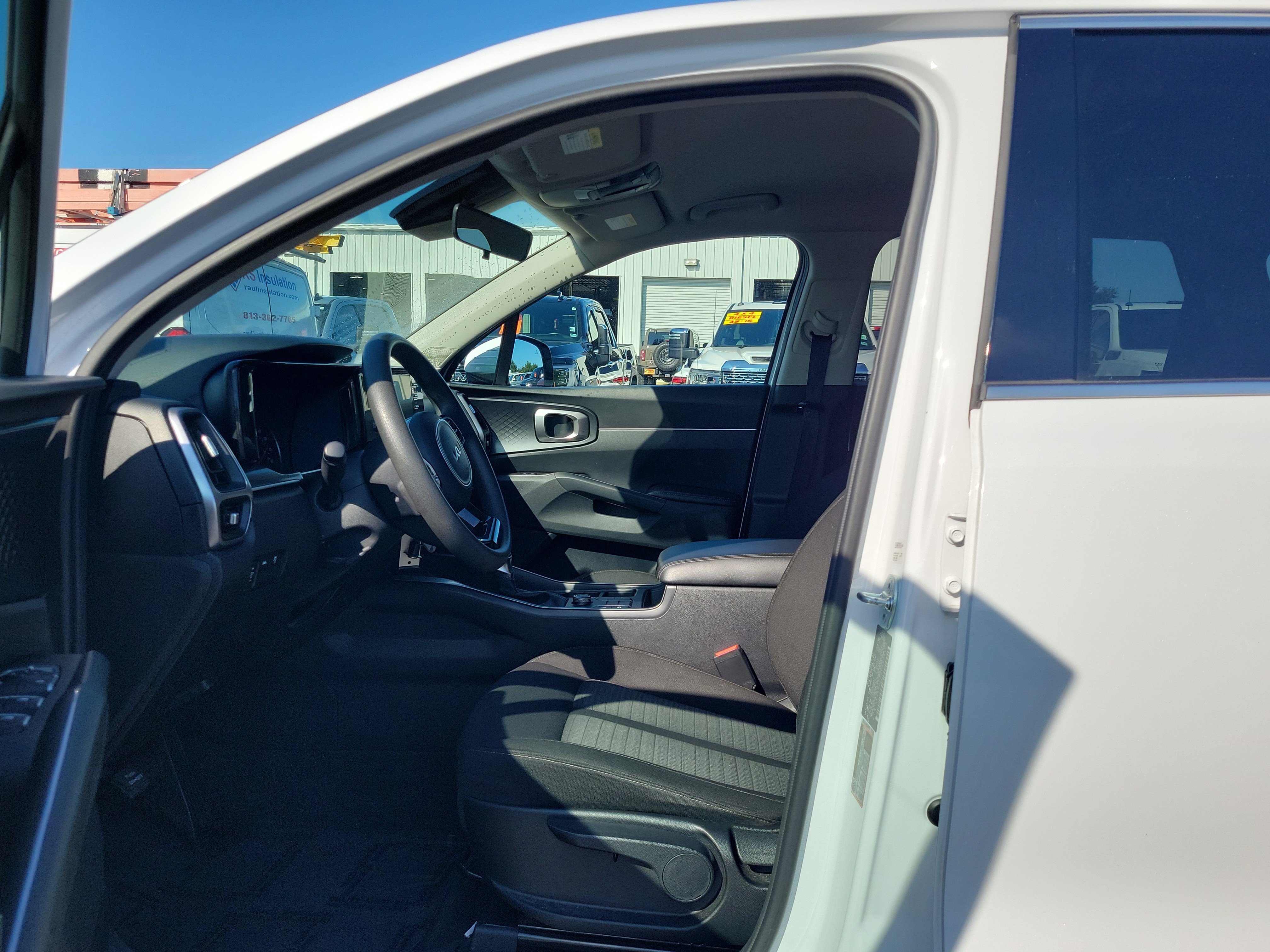 Used 2023 Kia Sorento LX AWD/4WD image 21