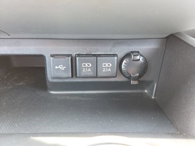 Used 2020 Toyota Highlander LE w/ Protection Package #3 FWD image 37