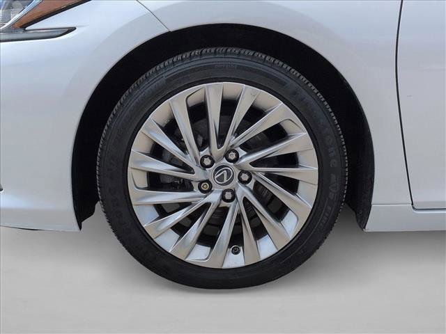 Used 2020 Lexus ES 300h w/ Premium Package image 25