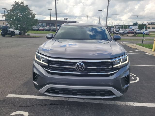 Used 2023 Volkswagen Atlas Cross Sport SEL AWD/4WD image 2