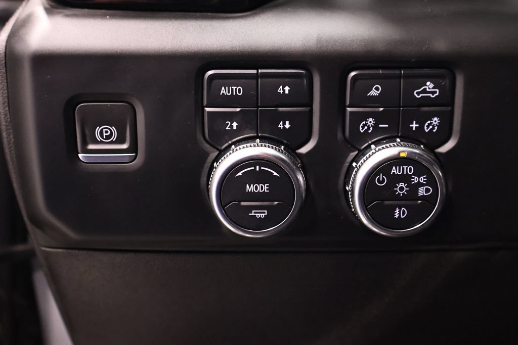 Used 2024 GMC Sierra 1500 AT4 w/ Technology Package AWD/4WD image 28