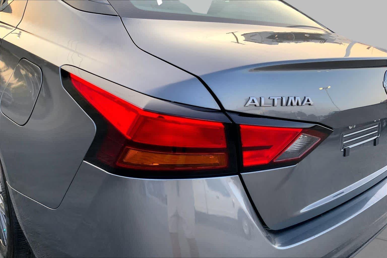 Used 2025 Nissan Altima 2.5 SV FWD image 25