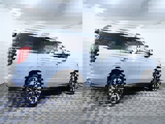 Certified 2025 Ford Expedition Platinum w/ Driver's Package image 4