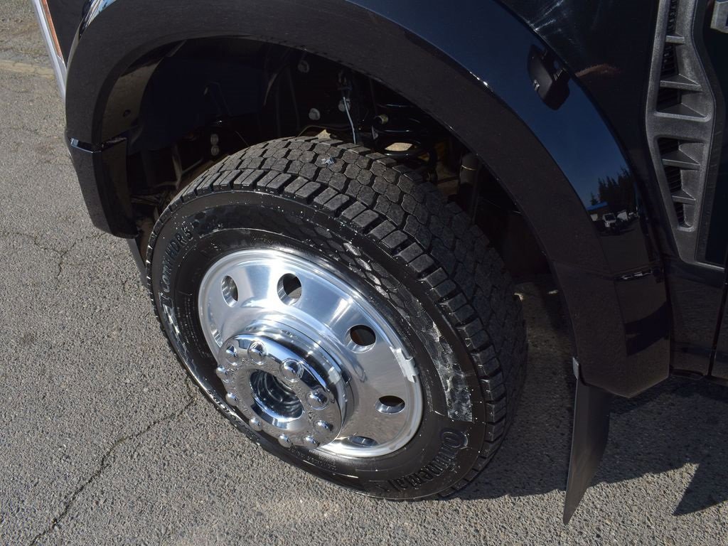Certified 2025 Ford F450 Platinum w/ FX4 Off-Road Package image 8
