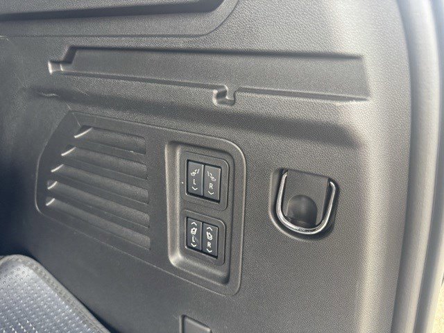 Used 2025 Buick Enclave Avenir w/ Trailering Package, 5000 lbs. image 30