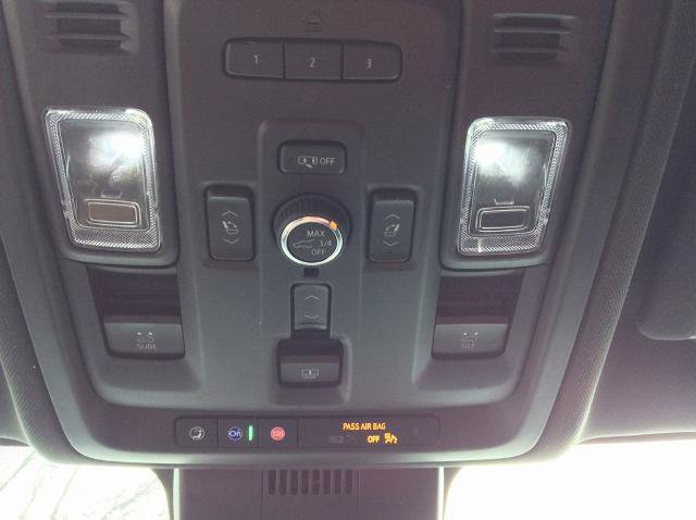 Used 2023 Chevrolet Suburban Premier image 19