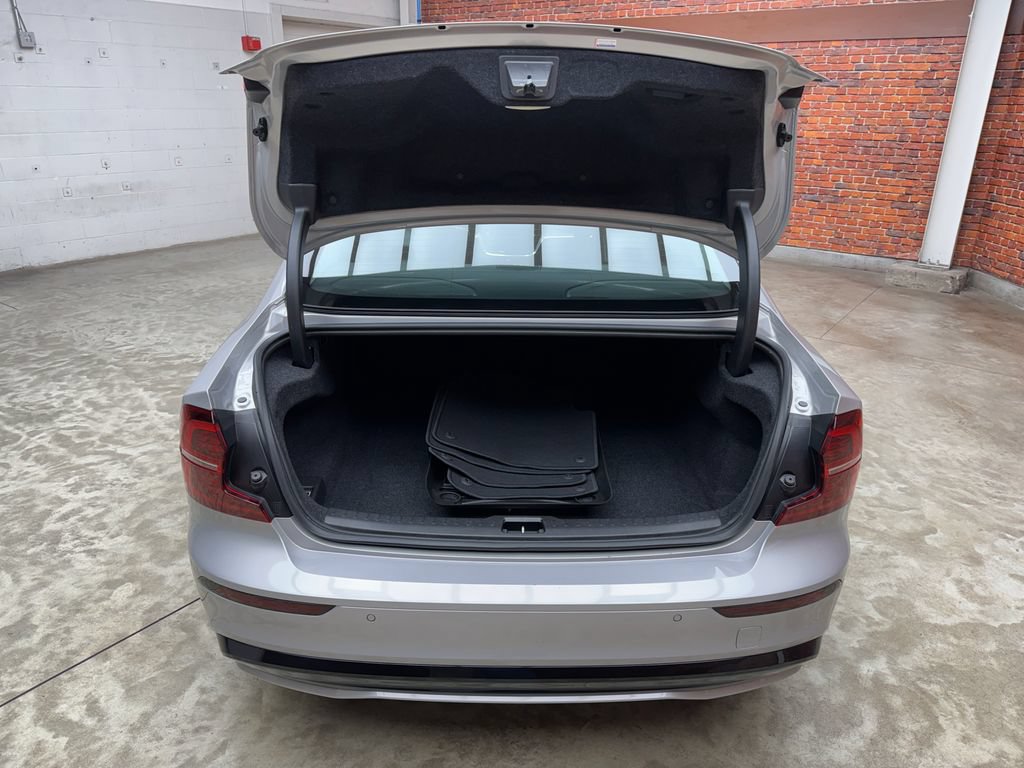 Used 2025 Volvo S60 B5 Core FWD image 26
