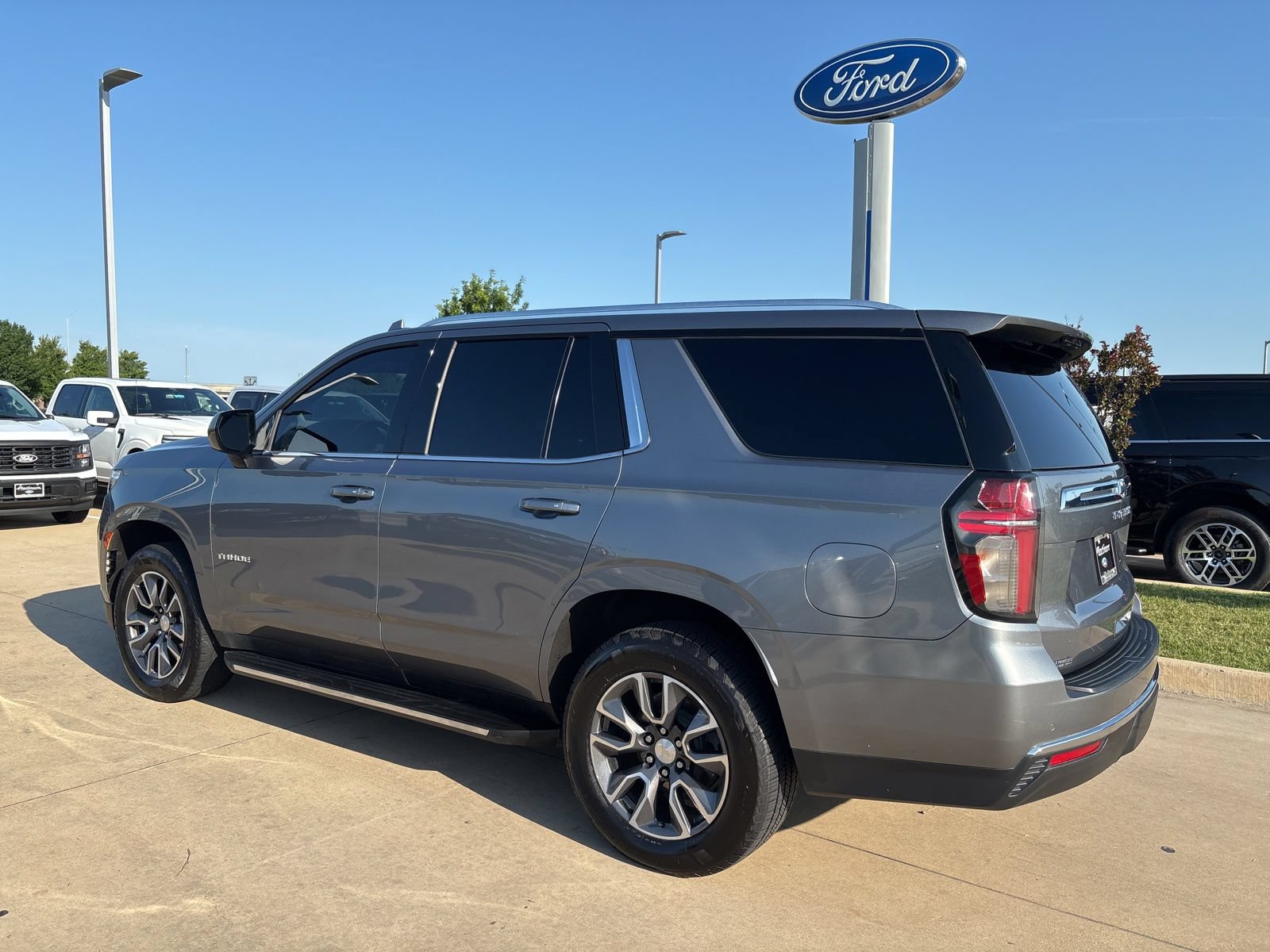 Used 2022 Chevrolet Tahoe LT RWD image 3