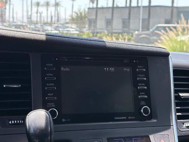 Used 2018 Toyota Sienna SE Premium w/ Carpet Mat Package FWD image 14