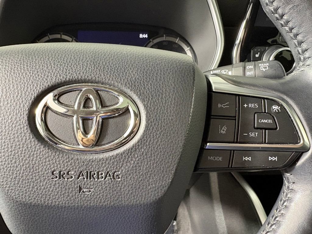 Used 2021 Toyota Highlander XLE image 23