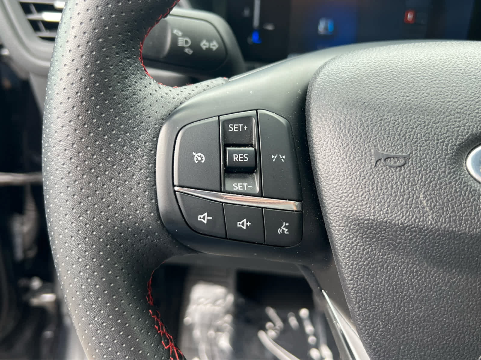 Certified 2025 Ford Escape ST-Line Select AWD/4WD image 32