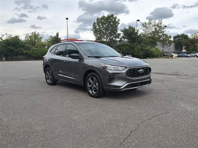 Certified 2023 Ford Escape ST-Line w/ Tech Pack #1 AWD/4WD image 3