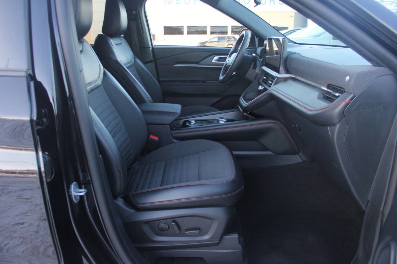 Certified 2025 Ford Explorer ST-Line image 26