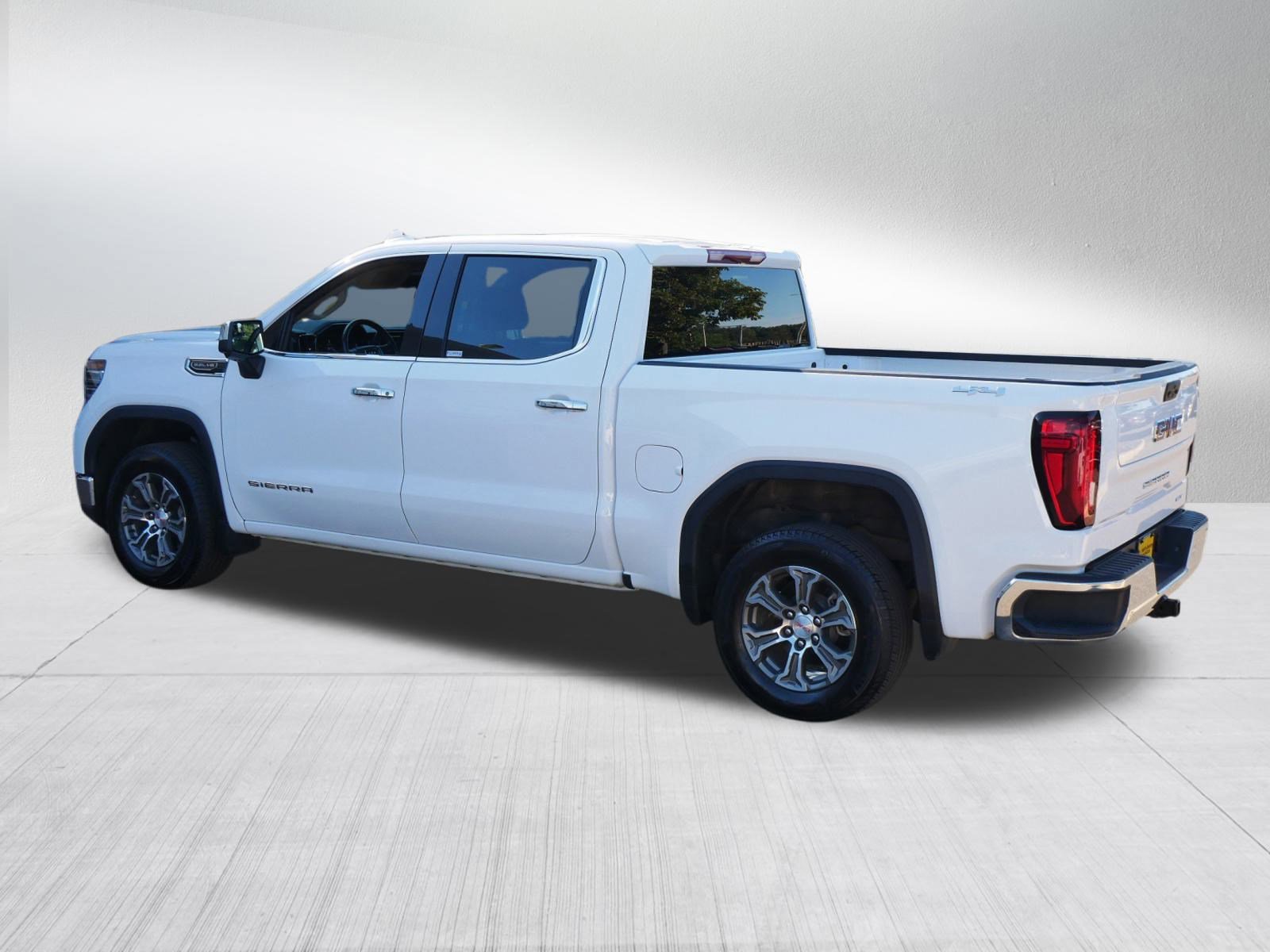 Used 2025 GMC Sierra 1500 SLT image 5