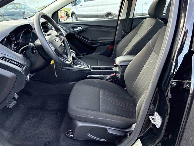 Certified 2018 Ford Focus SE w/ SE Appearance Package image 19