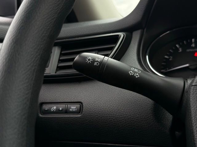 Used 2019 Nissan Rogue S image 22