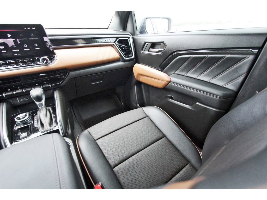 Used 2024 GMC Canyon AT4 w/ AT4 Premium Package image 12