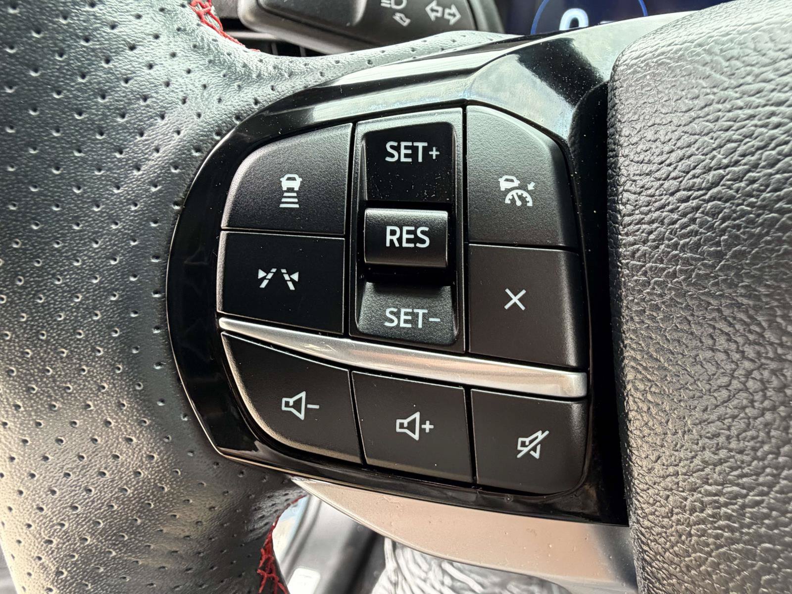 Certified 2025 Ford Explorer ST-Line w/ Premium Package AWD/4WD image 14