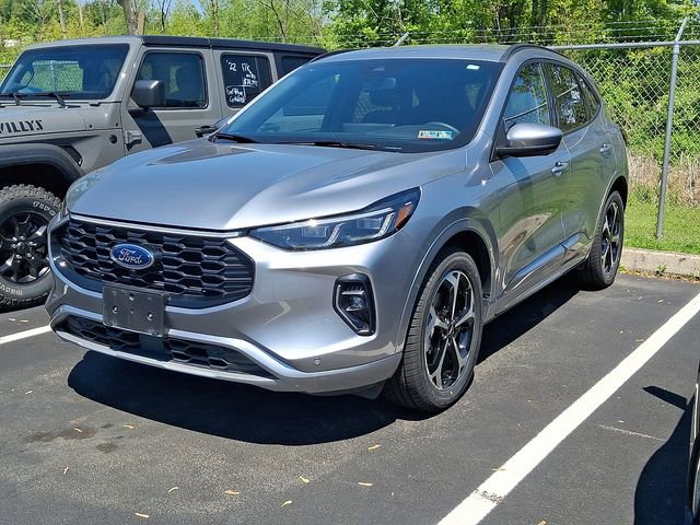 Certified 2023 Ford Escape ST-Line Elite w/ Class II Trailer Tow Package AWD/4WD image 3