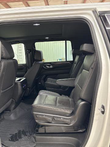 Used 2023 Chevrolet Suburban High Country image 14