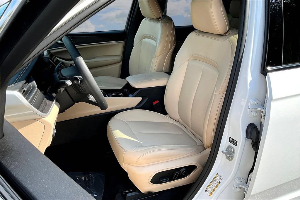 Used 2023 Jeep Grand Cherokee Limited RWD image 22