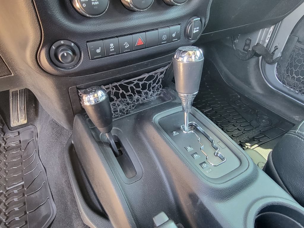 Used 2018 Jeep Wrangler Unlimited Sahara AWD/4WD image 31