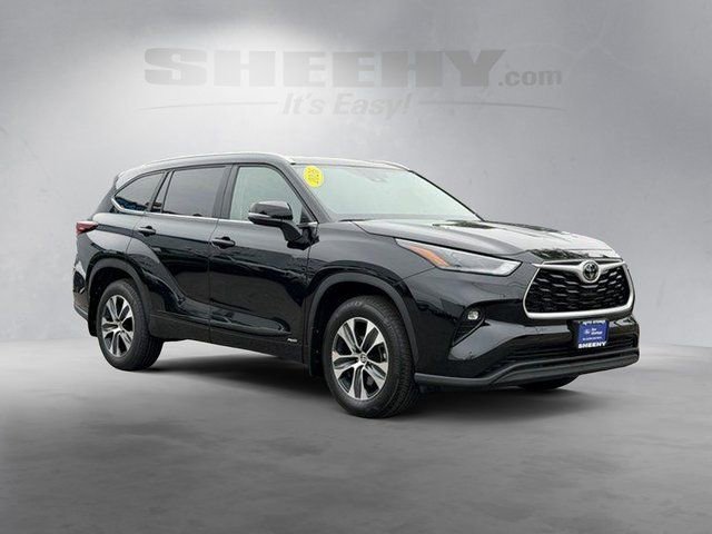 Used 2026 Toyota Highlander XLE AWD/4WD image 2