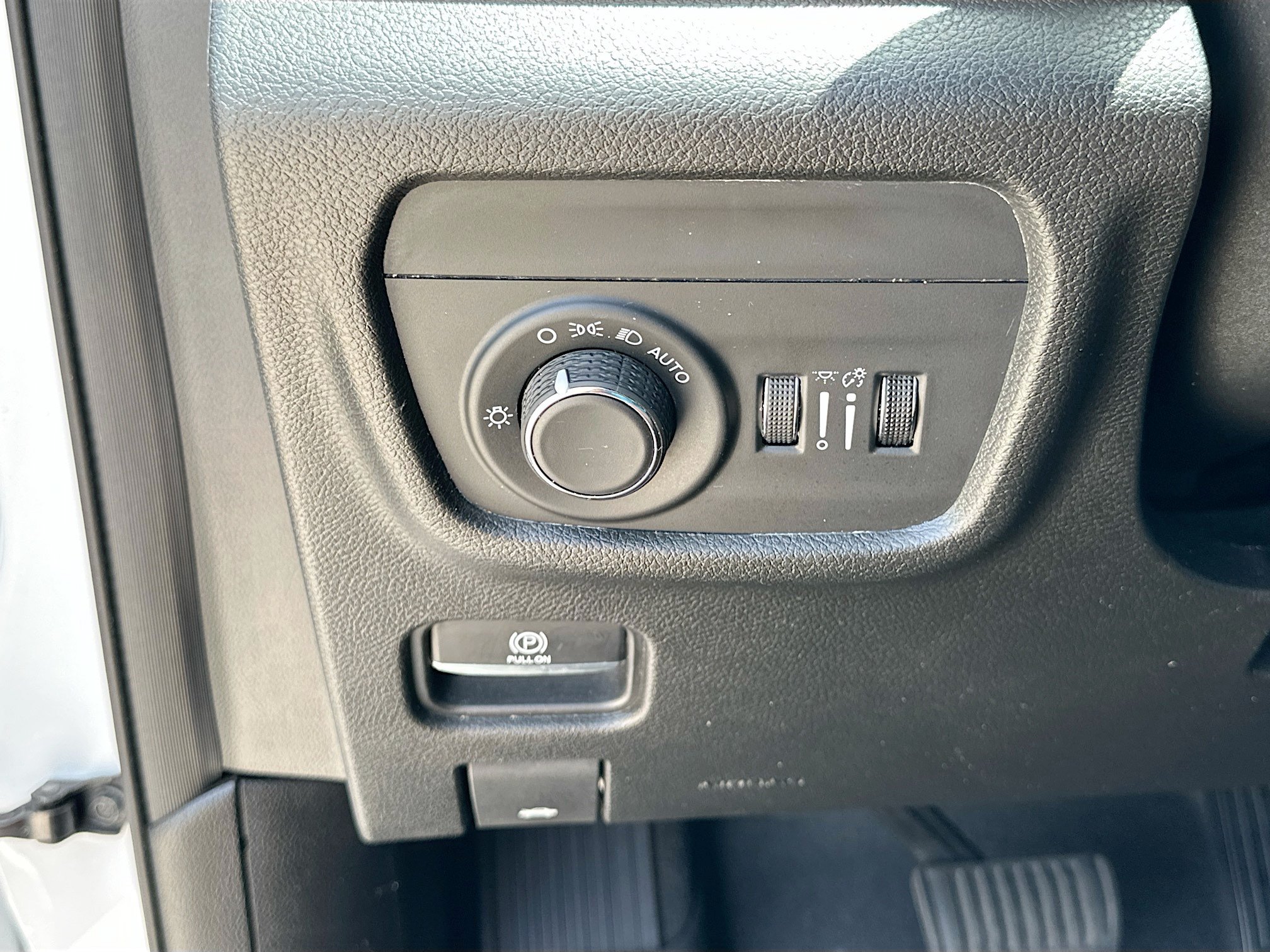 Used 2022 Jeep Grand Cherokee L Laredo w/ Luxury Tech Group I AWD/4WD image 10