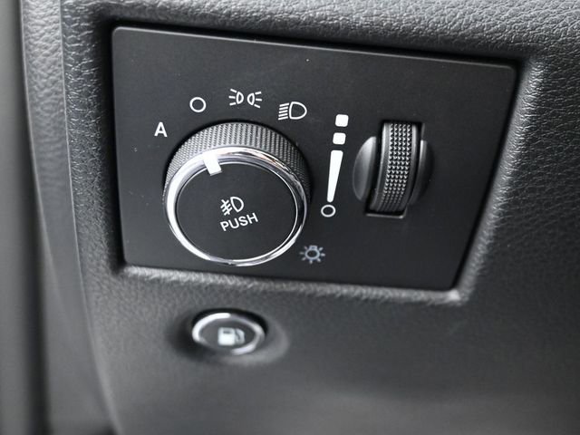 Used 2020 Jeep Grand Cherokee Altitude image 23