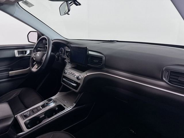 Certified 2022 Ford Explorer XLT w/ Equipment Group 202A image 30