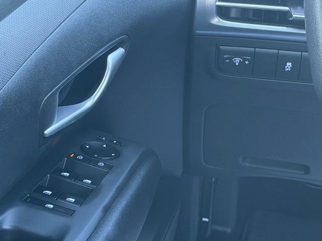 Used 2025 Hyundai Tucson SE FWD image 19
