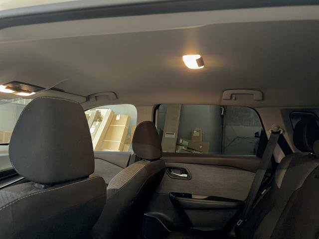 Used 2021 Nissan Rogue SV image 17