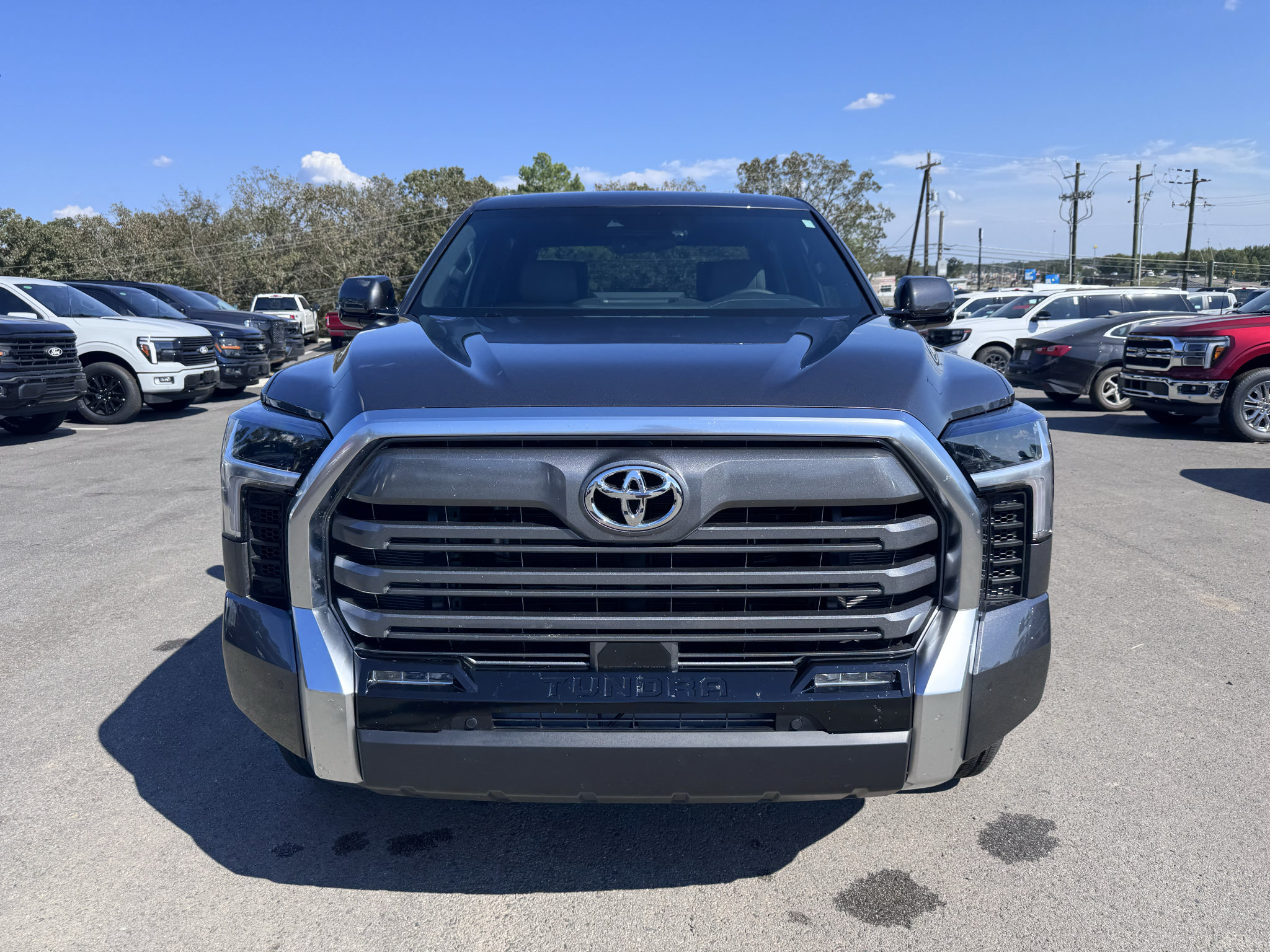 Used 2025 Toyota Tundra Limited AWD/4WD image 2