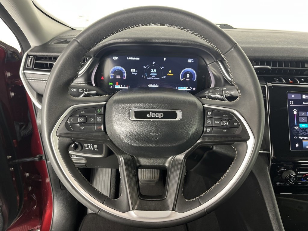 Used 2023 Jeep Grand Cherokee Laredo image 15