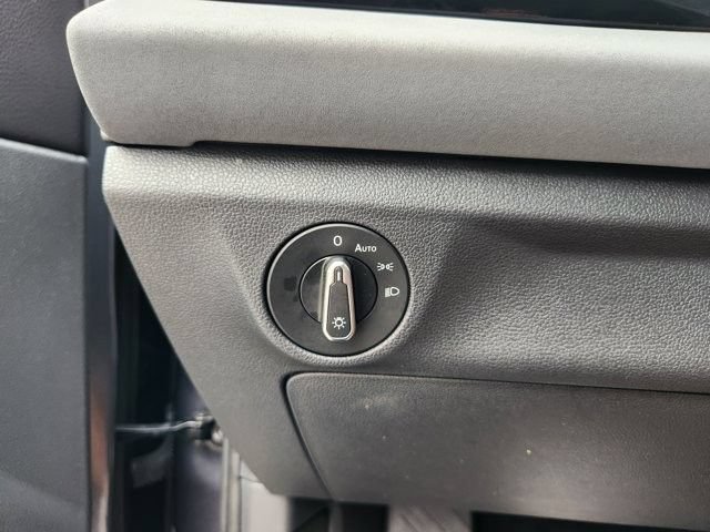 Used 2025 Volkswagen Jetta SE FWD image 21