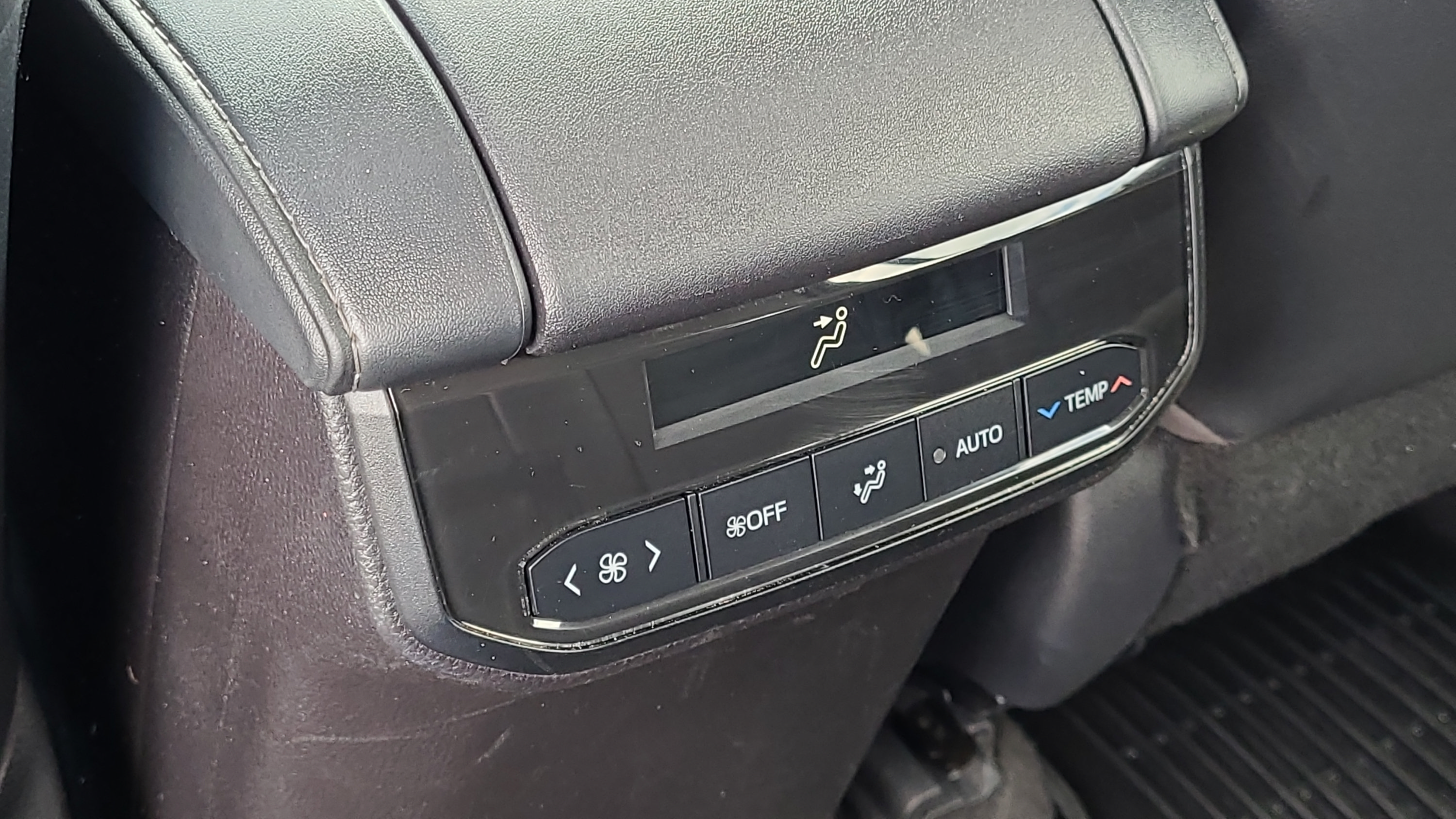 Used 2023 Toyota Highlander XLE AWD/4WD image 16
