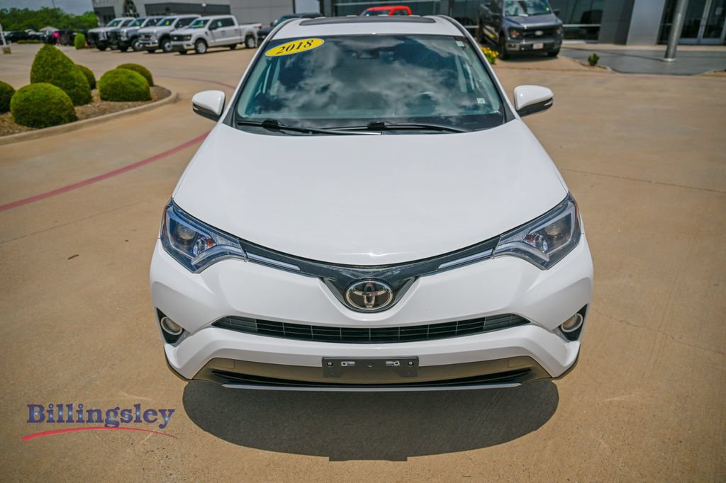 Used 2018 Toyota RAV4 XLE AWD/4WD image 2
