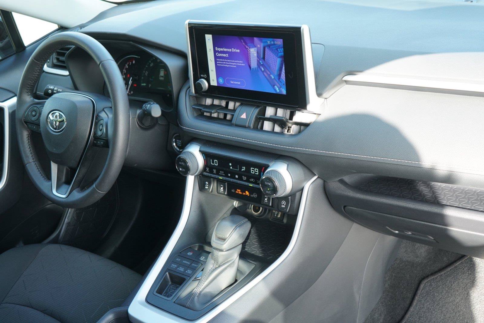 Used 2025 Toyota RAV4 XLE w/ Weather Package AWD/4WD image 28