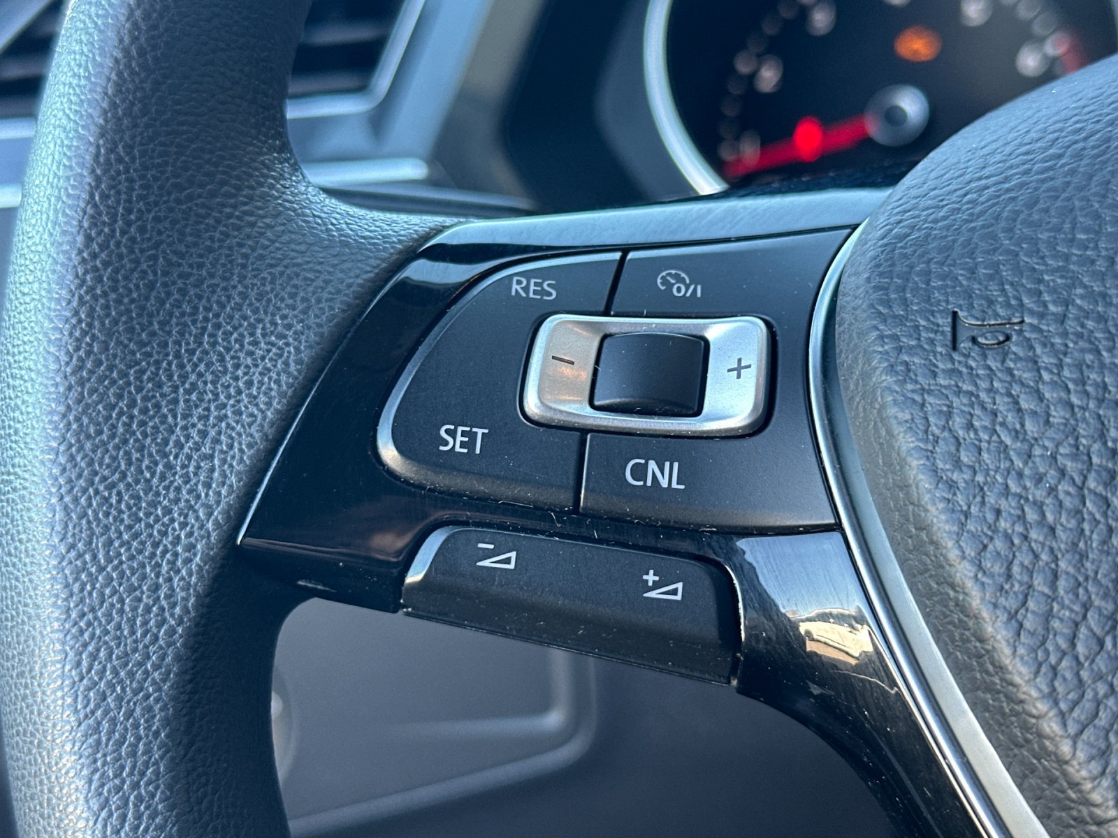 Used 2018 Volkswagen Tiguan S FWD image 27