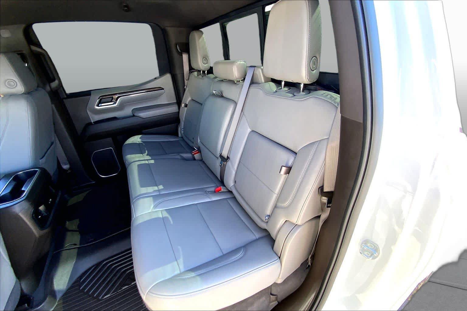 Used 2024 Chevrolet Silverado 1500 LT Trail Boss w/ Convenience Package II AWD/4WD image 19