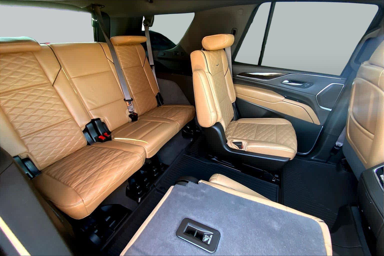 Used 2021 Cadillac Escalade Premium Luxury w/ Driver Assist Tech Package AWD/4WD image 19