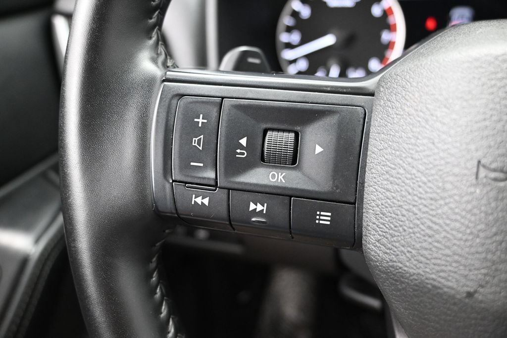 Used 2025 Nissan Rogue SV AWD/4WD image 19