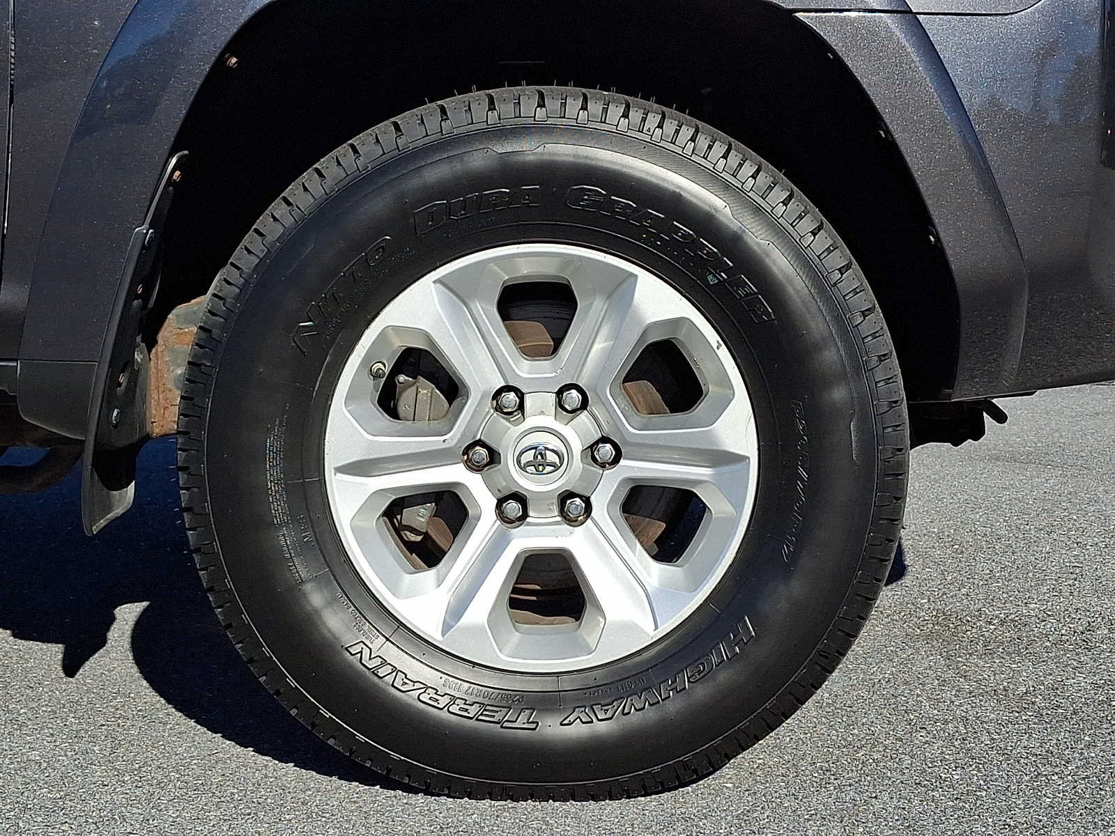 Used 2017 Toyota 4Runner SR5 AWD/4WD image 8