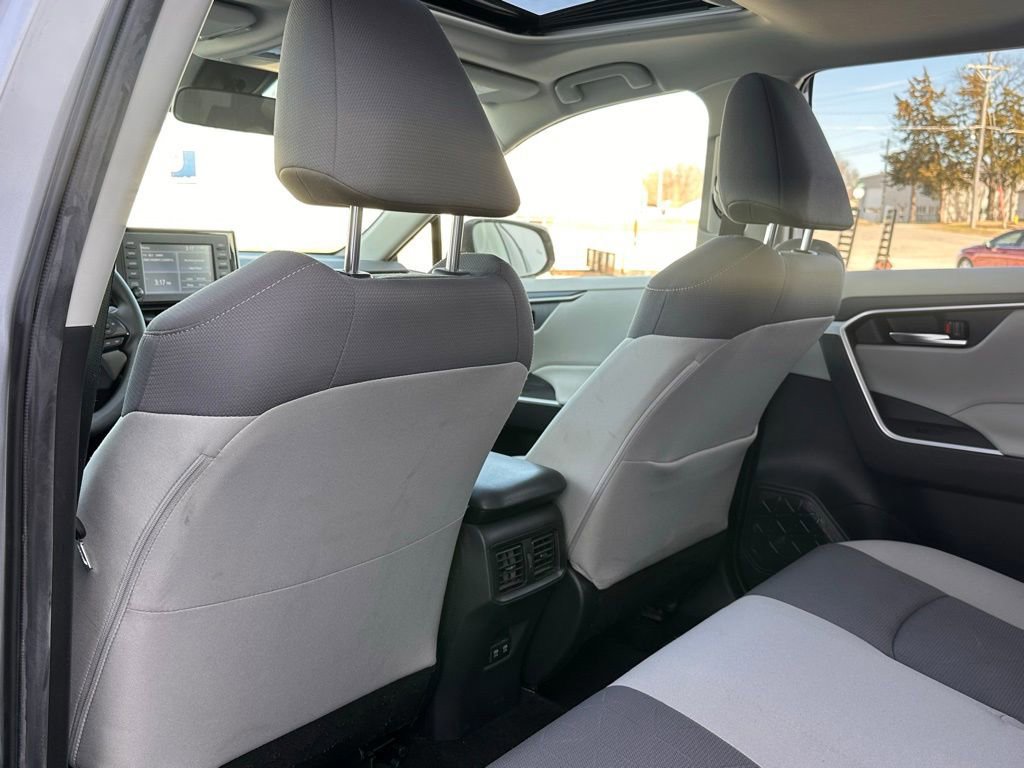 Used 2019 Toyota RAV4 XLE w/ Convenience Package image 13
