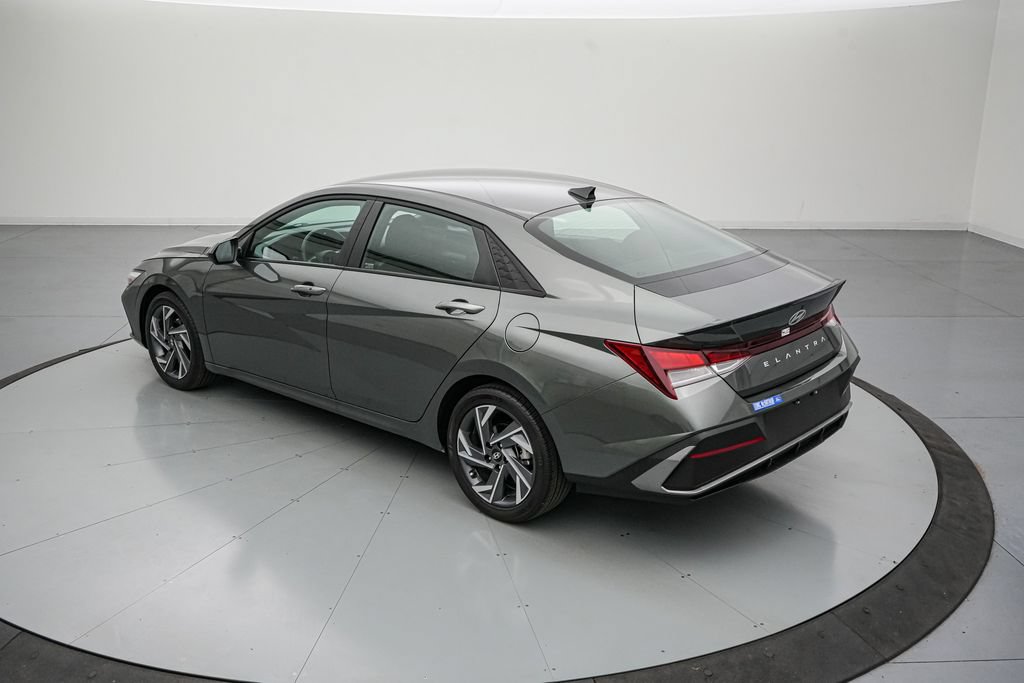 Used 2025 Hyundai Elantra Sport FWD image 6